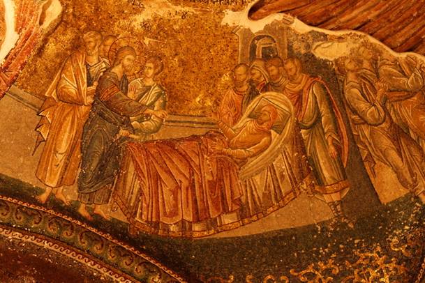 這是馬賽克基督治愈麻痺的照片。 它描繪了基督站在病人的床上，伸向他。